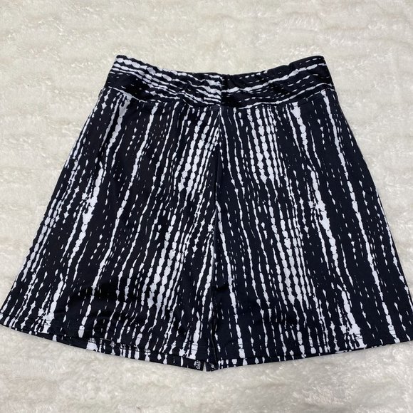 Women's A-Line Skirt Small Black Linear Linde Polyester Stretch Short Length - Picture 1 of 12